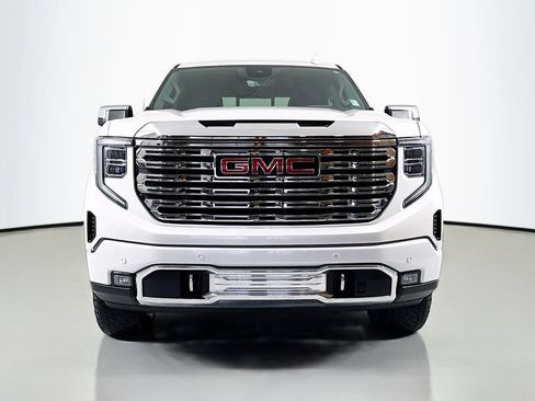 Used 2023 GMC Sierra 1500 Denali w/ Technology Package AWD/4WD image 2