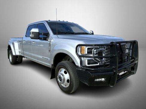 Used 2022 Ford F350 Lariat w/ Lariat Ultimate Package image 3