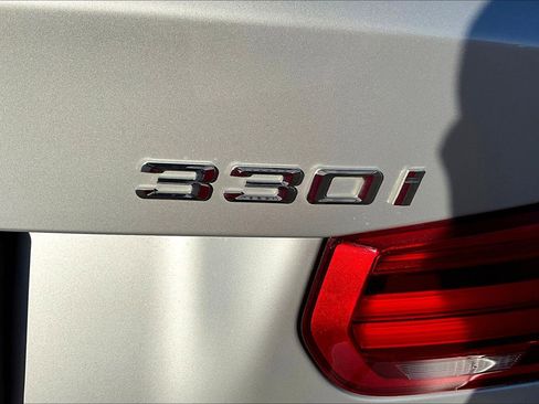 Used 2018 BMW 330i Sedan w/ Convenience Package image 30