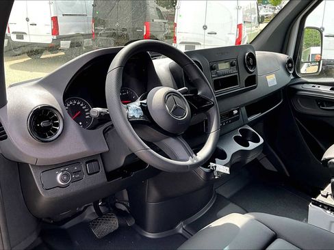 New 2025 Mercedes-Benz Sprinter 2500 image 10