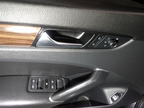 Used 2022 Volkswagen Passat 2.0T FWD image 8