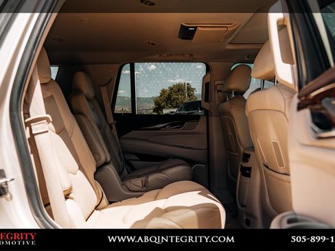 Used 2016 Cadillac Escalade Luxury AWD/4WD image 53