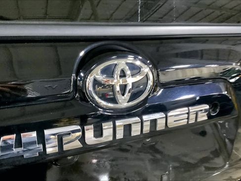 Used 2016 Toyota 4Runner SR5 image 31