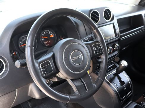 Used 2016 Jeep Patriot Latitude w/ Sun/Sound Group FWD image 19