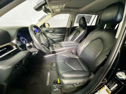 Used 2023 Toyota Highlander XLE image 14