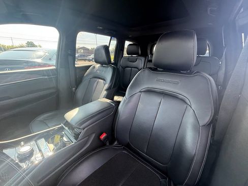 Used 2024 Jeep Grand Cherokee Overland AWD/4WD image 13