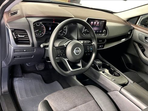 Used 2021 Nissan Rogue SV image 18