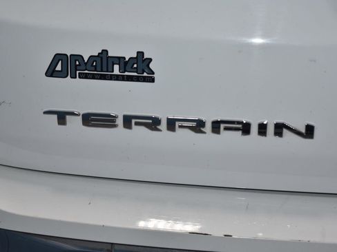 Used 2024 GMC Terrain SLT image 27