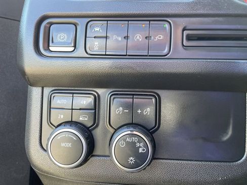 Used 2021 Chevrolet Suburban RST w/ Luxury Package image 17