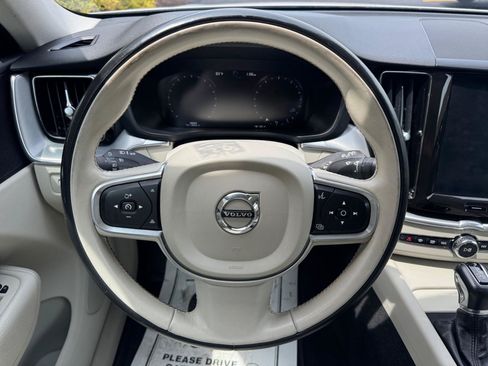Used 2018 Volvo XC60 T6 Momentum w/ Protection Package Premier AWD/4WD image 11