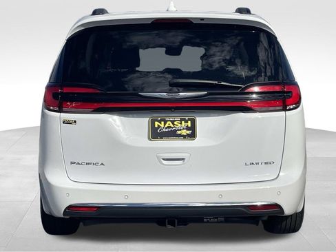 Used 2022 Chrysler Pacifica Limited image 4