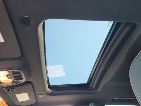 Used 2024 GMC Canyon Denali image 14