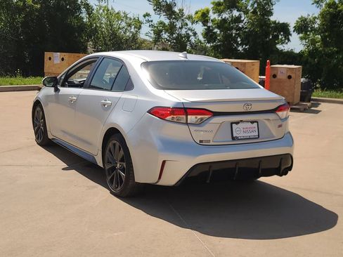Used 2024 Toyota Corolla SE w/ SE Premium Package FWD image 2