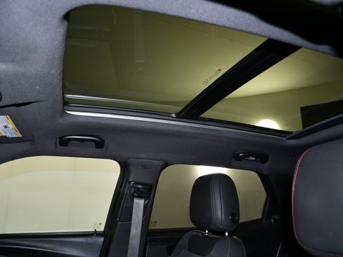 Used 2021 Chevrolet TrailBlazer RS w/ Sun and Liftgate Package image 39