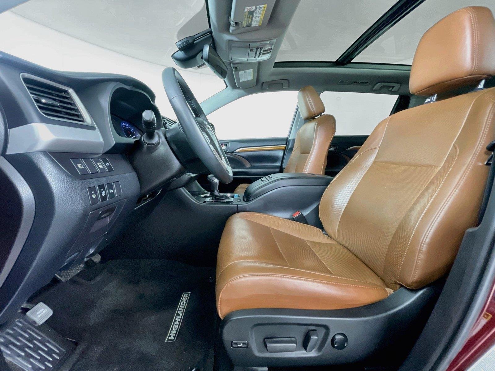 Used 2019 Toyota Highlander Limited Platinum AWD/4WD image 24