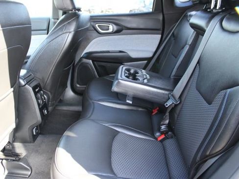 Used 2025 Jeep Compass Latitude image 37