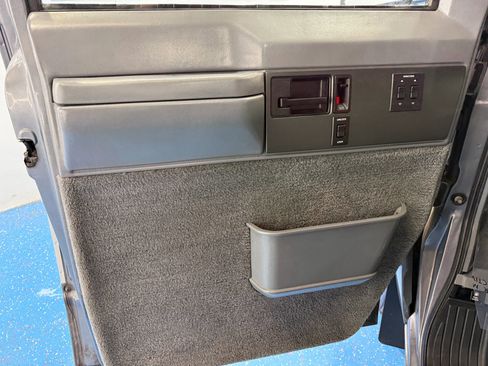 Used 1990 Chevrolet Astro LT image 25