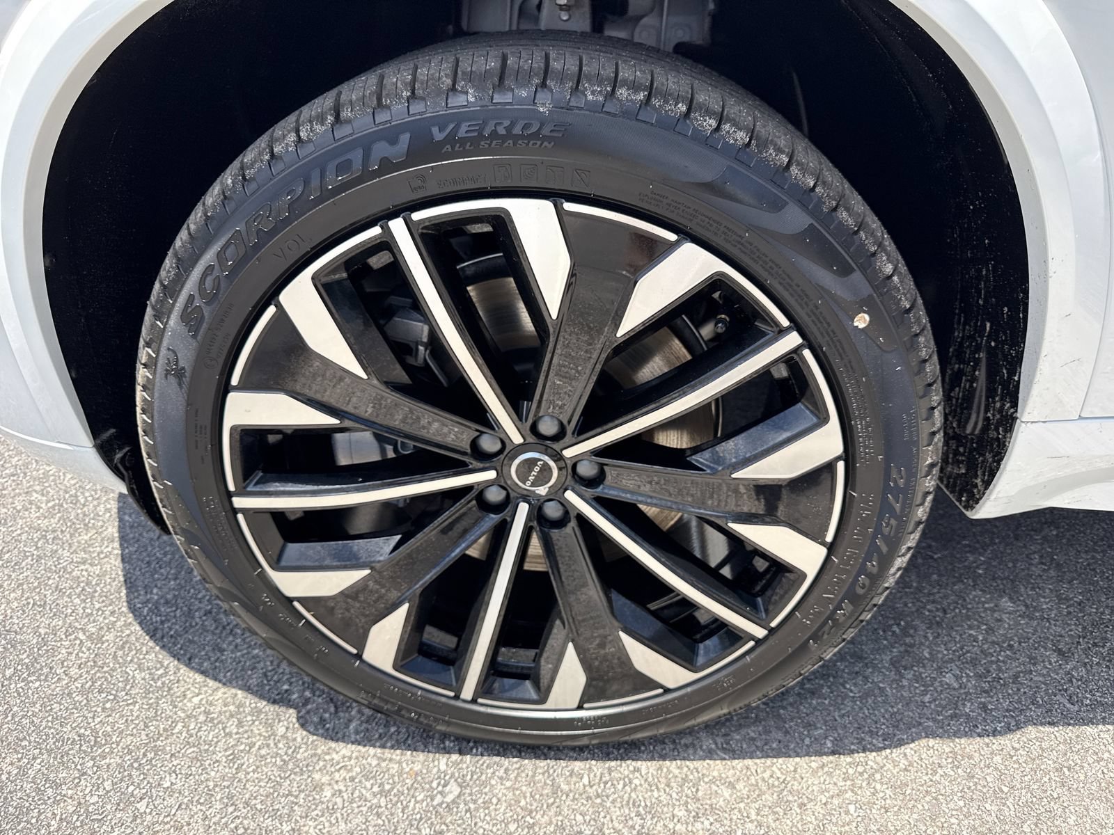 New 2026 Volvo XC90 T8 Plus w/ Protection Package Premier AWD/4WD image 9