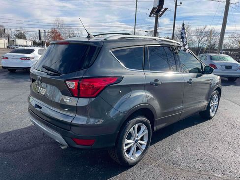 Used 2019 Ford Escape SE image 4