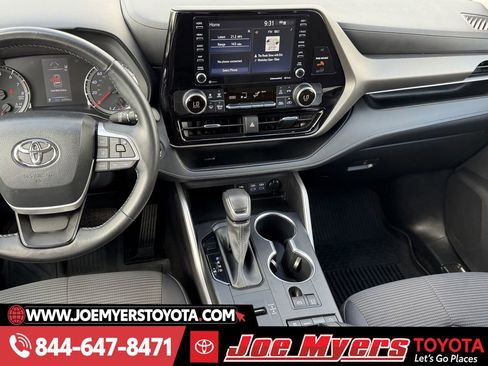 Used 2022 Toyota Highlander LE image 16