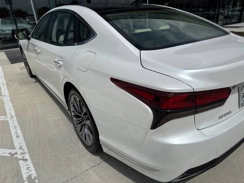 Used 2022 Lexus LS 500 w/ Interior Upgrade Package RWD image 4