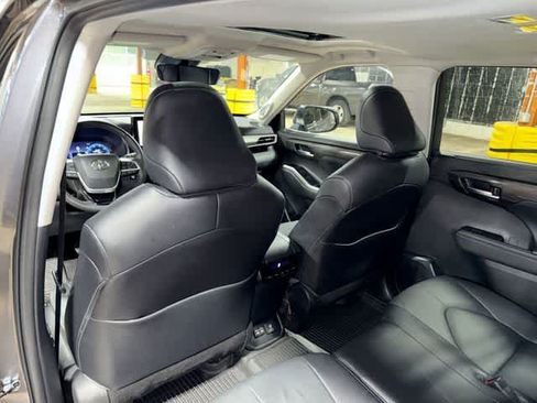 Used 2023 Toyota Highlander Limited AWD/4WD image 30