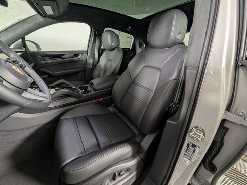 New 2026 Porsche Cayenne GTS image 5