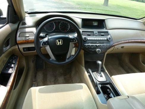 Used 2009 Honda Accord EX image 10