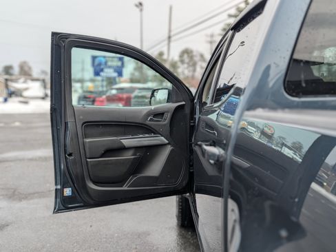 Used 2019 Chevrolet Colorado LT image 24
