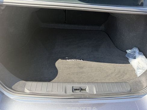Used 2025 Nissan Sentra SR FWD image 10