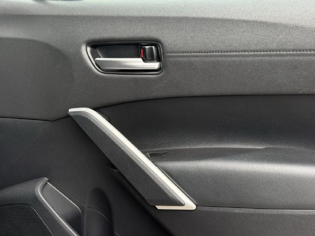 Used 2025 Toyota Corolla Cross XLE FWD image 28