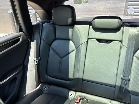 Certified 2025 Porsche Macan AWD/4WD image 34