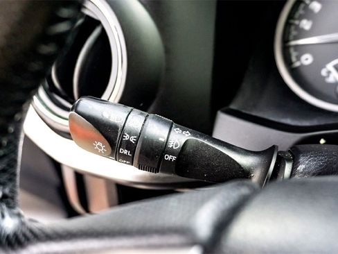 Used 2018 Toyota Tacoma SR5 image 19