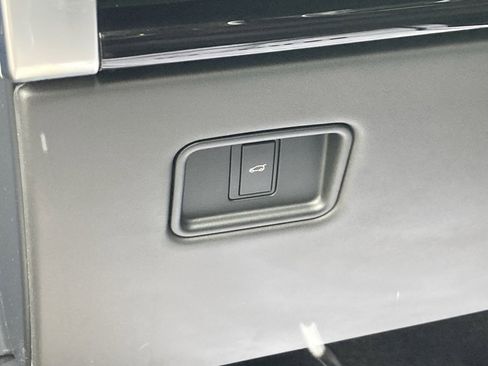 Used 2023 Land Rover Range Rover SE image 19
