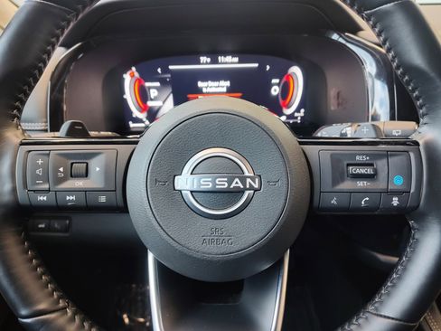 Used 2023 Nissan Pathfinder Platinum w/ Black Appearance Package FWD image 19