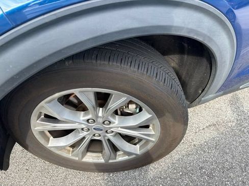 Used 2021 Ford Explorer Limited w/ Equipment Group 301A AWD/4WD image 4