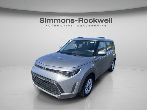 Used 2025 Kia Soul LX w/ LX Technology Package FWD image 1