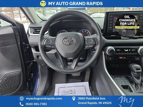Used 2021 Toyota RAV4 XLE image 13