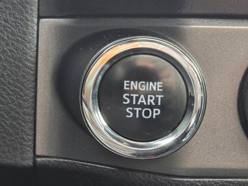 Certified 2019 Toyota Tacoma TRD Off-Road AWD/4WD image 32