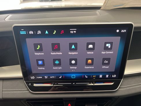 New 2025 Volkswagen Tiguan SE image 22