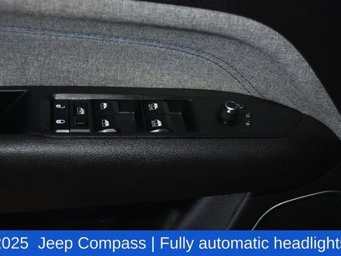 Used 2025 Jeep Compass Latitude w/ Sun & Sound Group AWD/4WD image 25