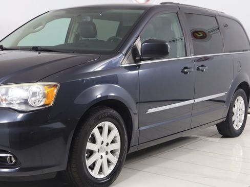 Used 2013 Chrysler Town & Country Touring FWD image 54