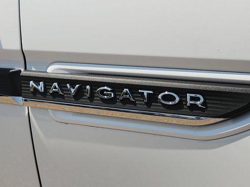 Used 2023 Lincoln Navigator Reserve AWD/4WD image 9