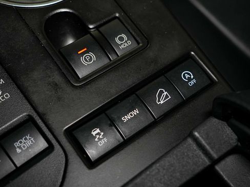 Used 2020 Toyota Highlander XLE AWD/4WD image 16