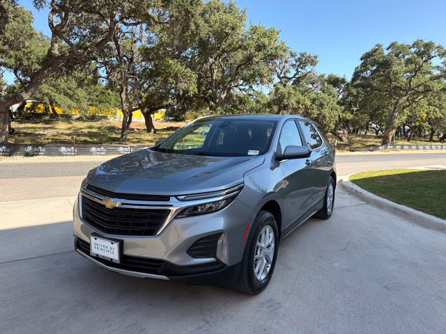 Used 2023 Chevrolet Equinox LT w/ Driver Convenience Package AWD/4WD image 2