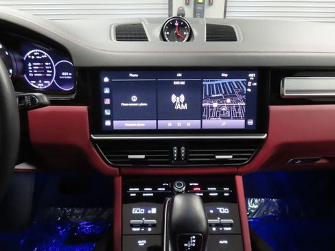 Used 2023 Porsche Cayenne Platinum Edition image 24