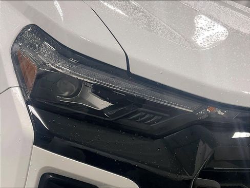 Used 2024 Chevrolet Colorado Z71 w/ Z71 Convenience Package 2 image 31