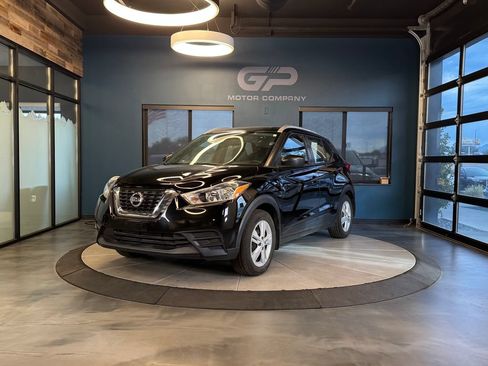 Used 2019 Nissan Kicks S FWD image 7