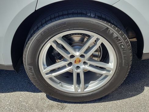 Certified 2025 Porsche Macan AWD/4WD image 11