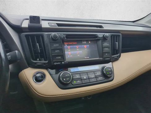 Used 2018 Toyota RAV4 XLE FWD image 10